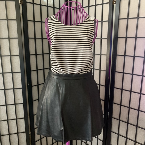 💫4/$20 ROXY cross back crop top, size M - Picture 1 of 8